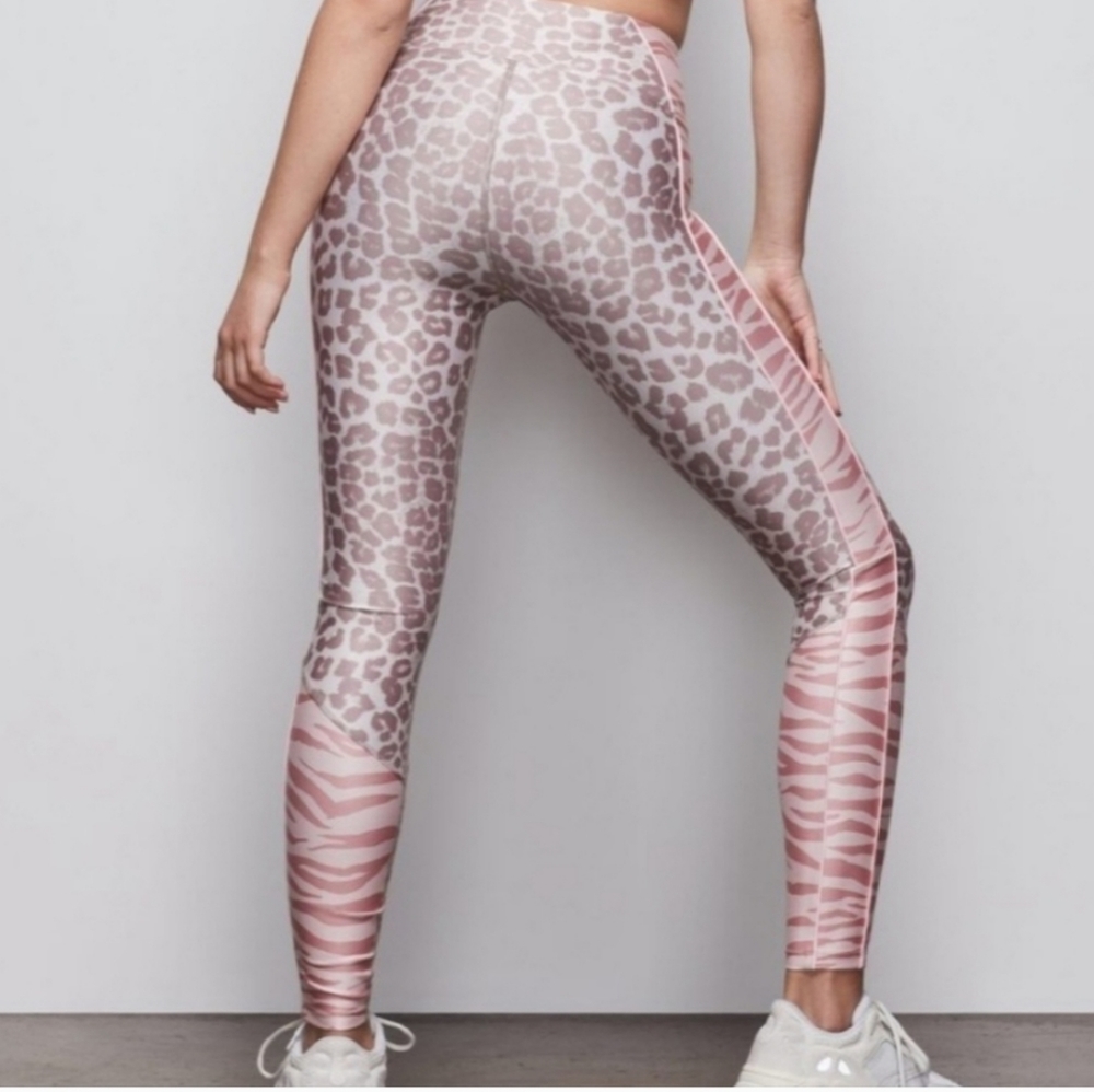 Good American Electric Feel leggings in leopard pink 4 (XL)